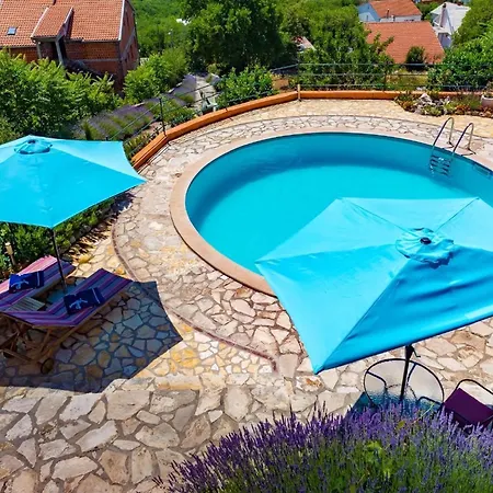 Holiday home In Mit Garten Und Terrasse